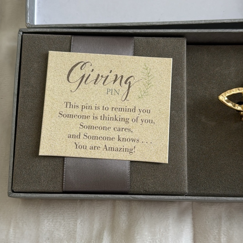 The Giving Pin- Celtic Knot - Picture 2 of 6